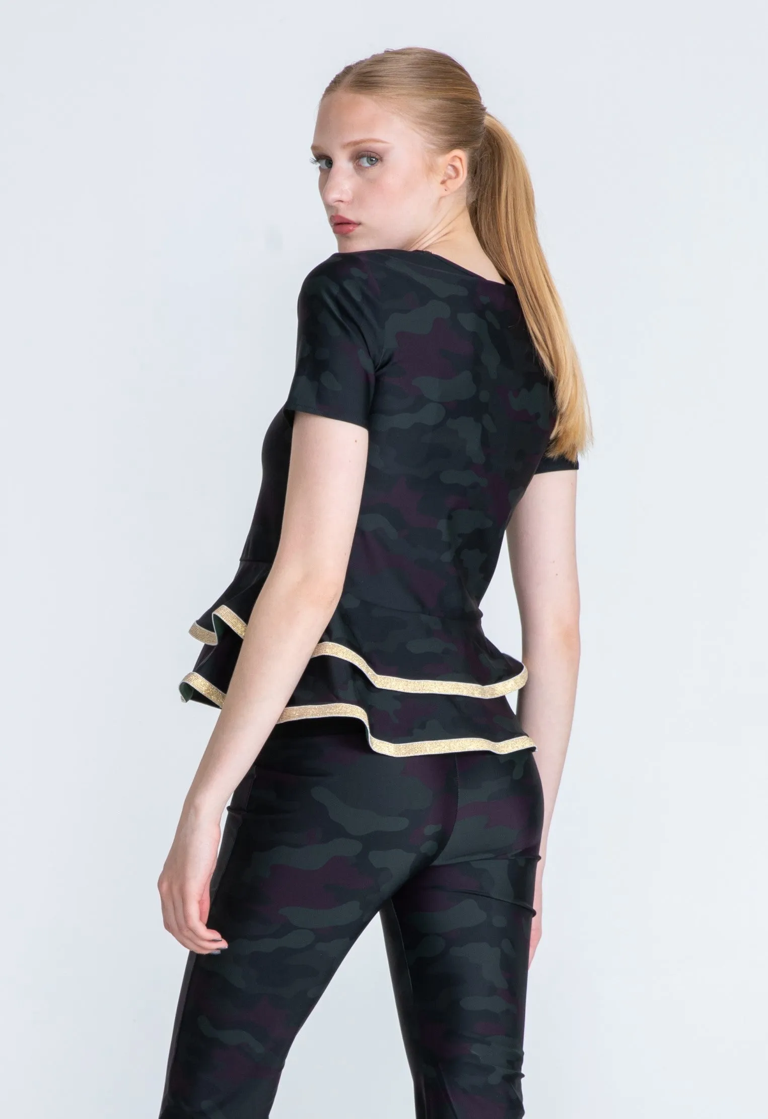 The Flounce Sport Top Gold - Green Camo