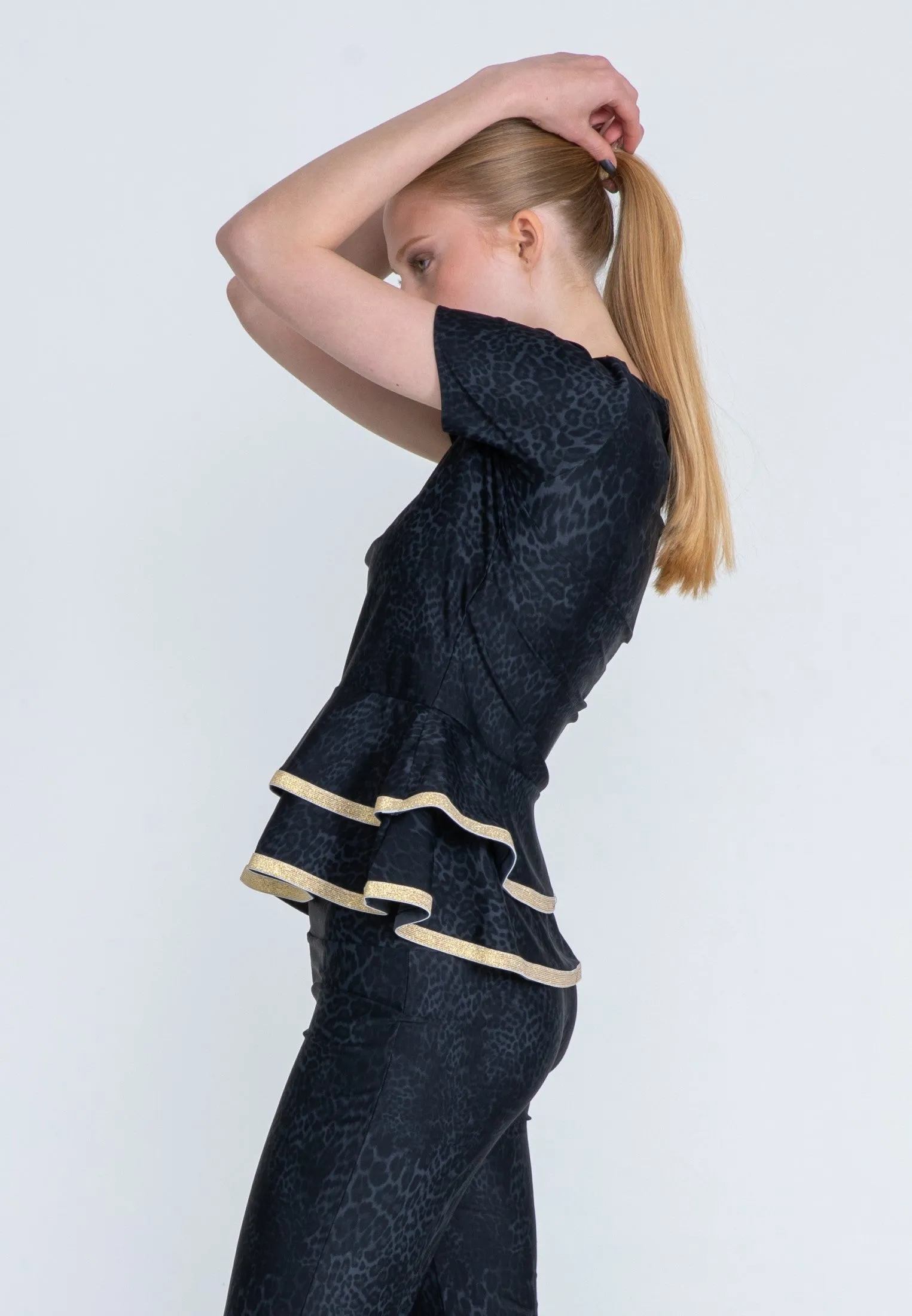The Flounce Sport Top Gold - Grey Leo