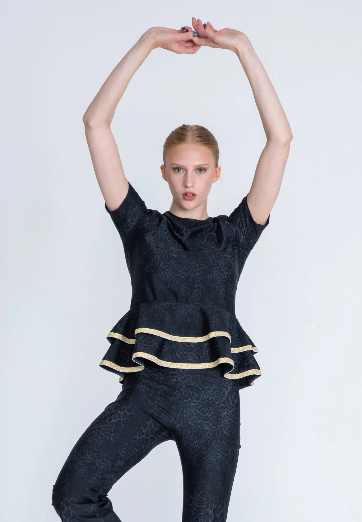 The Flounce Sport Top Gold - Grey Leo